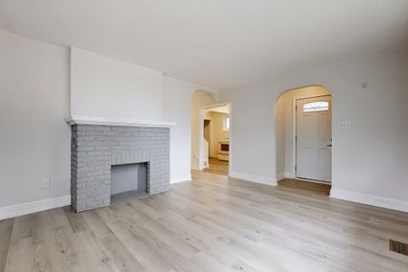 For Lease - 38 St David Street, Kawartha Lakes, Ontario - Photo 2