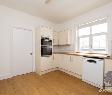 4 bedroom flat to rent, - Photo 6