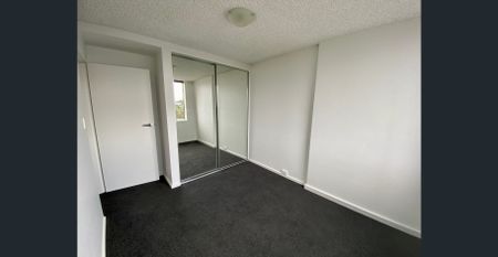 Bright & spacious with panoramic views - Photo 4