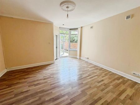2 Bedroom Flat to Rent in Headlands, Kettering, Northants, NN15 - Photo 2