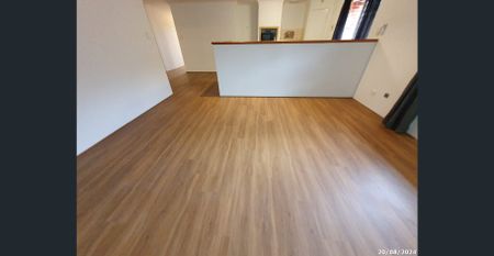 **BIG ROOMS ** BIG HOME**LOTS OF PARKING** - Photo 2