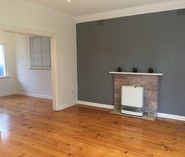 PERFECT HOME IN PERFECT PAYNEHAM!!! - Photo 2