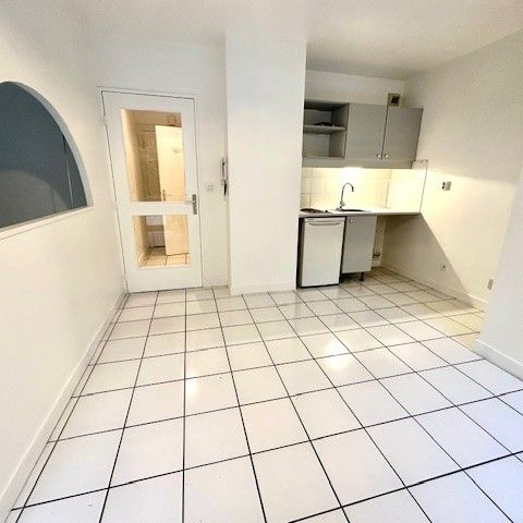 Location Appartement 1 pièce 30m² LYON 7ème - Photo 1