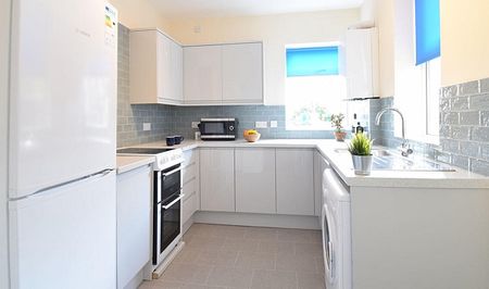 4 Bedroom Property - Photo 5