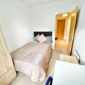 1 bedroom in a house share to rent - Photo 2