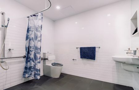 Queen Adaptable Studio with Courtyard - Photo 4