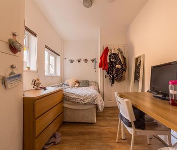 3 bed flat to rent in Helmsley Road, Sandyford, NE2 - Photo 2