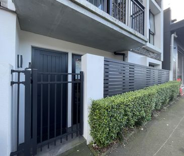 ***Welcome to 2F/11 Newtown Avenue*** - Photo 2