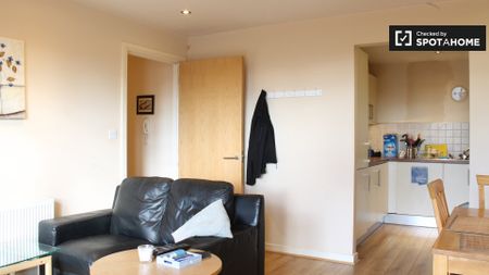 Equipped room in 2-bedroom apartment in Santry, Dublin - Photo 2