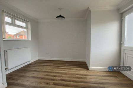 2 bedroom terraced house to rent - Photo 2
