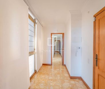 Impressive property with views and terrace for rent in Pla del Remei - Photo 3