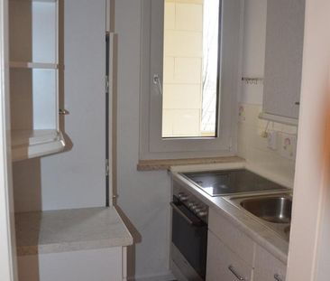 2 Zimmer Wohnung, Süd-Balkon, Aufzug, EBK, renoviert, Keller - Photo 2