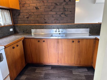 Character 1 bedroom townhouse - Photo 3