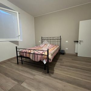 Monolocale in affitto - Photo 2