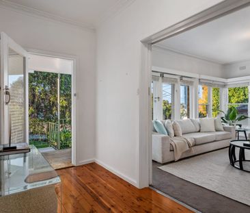 Classic 1960's Residence - Photo 2