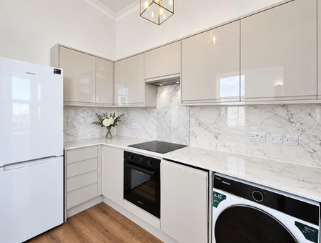 2 bedroom apartment to rent - Photo 2