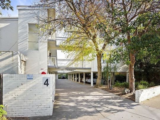 Neat and tidy studio apartment - Photo 1