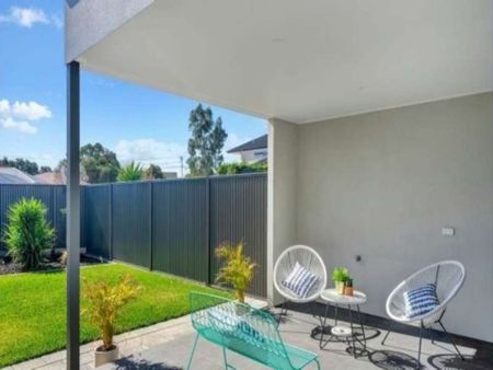 Stunning Modern Home in Dover Gardens - Photo 4