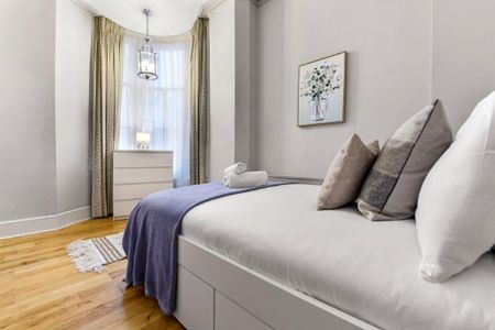 4 bedroom flat to rent - Photo 2