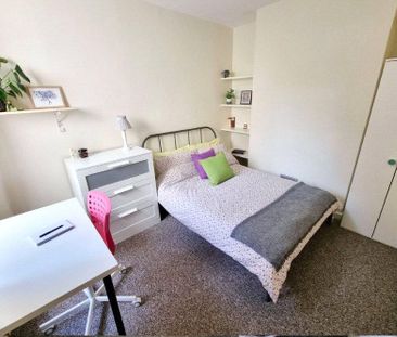 4 bedroom terraced house to rent - Photo 3