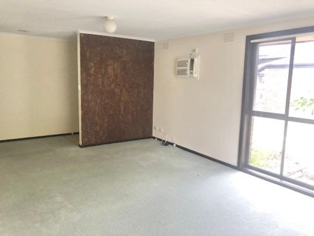 NEAT FAMILY HOME – PERFECT LOCATION - Photo 3
