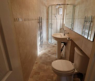 2 bedroom end of terrace house to rent - Photo 6