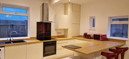 1 bedroom in a house share to rent - Photo 5