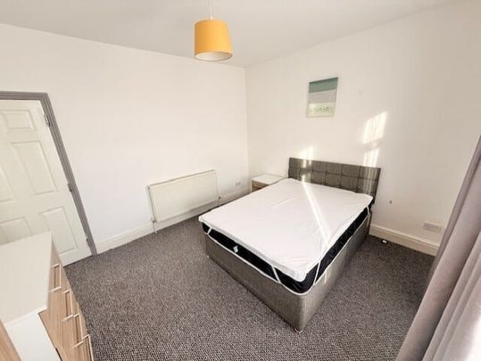 Regent Street - Photo 1