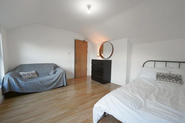4 bedroom flat share to rent - Photo 1