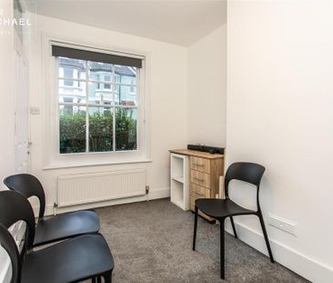 4 bedroom terraced house to rent - Photo 6