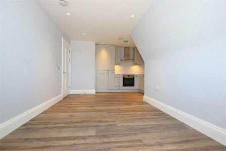 Slough Road, Datchet, SL3 - Photo 4