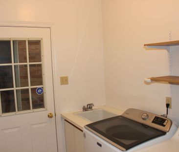 For Lease - 2033 Lumberman Lane, Oakville, Ontario - Photo 4