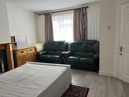 1 Bed Flat, Langhill Avenue, BS4 - Photo 3