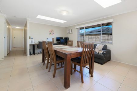 3 Bedroom House in Benowa - Photo 3