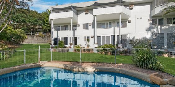 GORGEOUS 4 BEDROOM TOWNHOUSE IN BELGIAN GARDENS - Photo 3