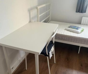 4 bedroom end of terrace house to rent - Photo 6