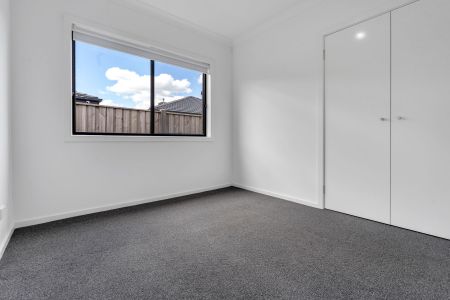 Perfect balance of space, style & convenience! - Photo 2