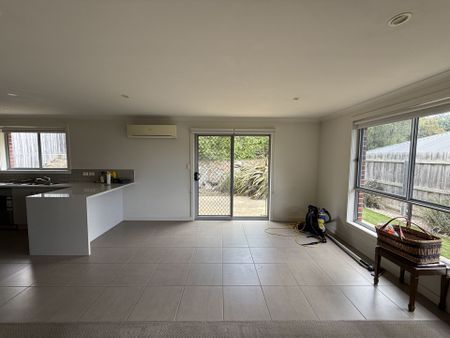 Tidy two bedroom unit, Live Here! - Photo 4