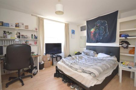 4 bedroom terraced house to rent - Photo 3
