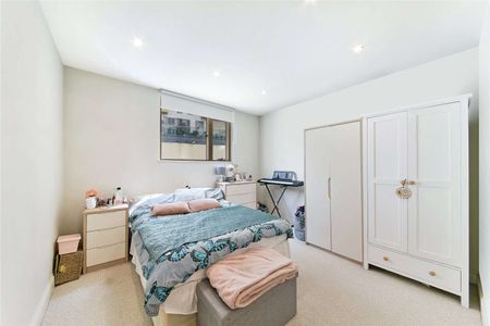 Modern 2 bed, 2 bath apartment located moments from Elephant & Castle station. - Photo 5