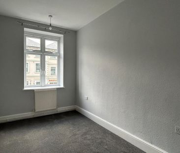 3 bedroom flat to rent - Photo 6