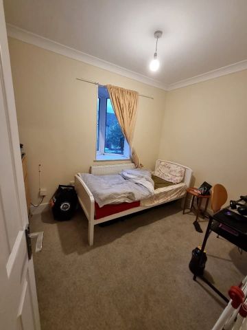 Room in a Shared House, Ellesmere Gardens, IG4 - Photo 2