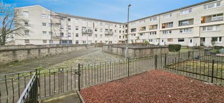 3 bedroom maisonette to rent - Photo 3