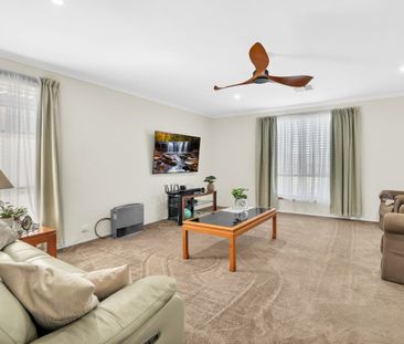 Spacious 3-Bedroom Home with parking behind electric gate - Photo 1