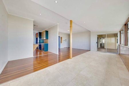 A Classic on Auckland Hill - Photo 2