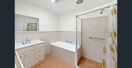 With Coffs Harbour CBD at your doorstep this private, low-maintenance property provides utter convenience with single level living. - Photo 4