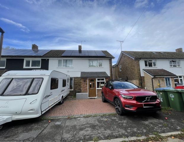 3 bedroom semi-detached house to rent - Photo 1