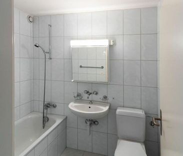 Attractive 2.5-room apartment with modern equipment - Photo 5