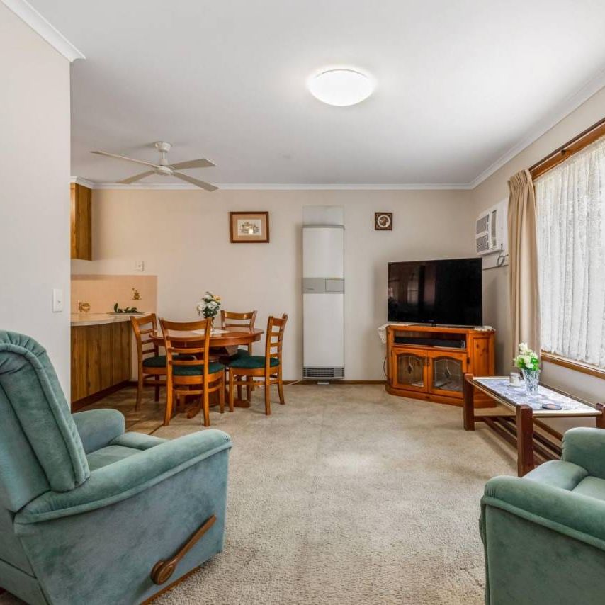 FULLY FURNISHED - CONTACT AGENT FOR AVAILABILITY - Photo 1