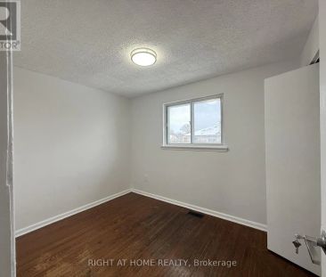 12 FELAN CRESCENT - Photo 3